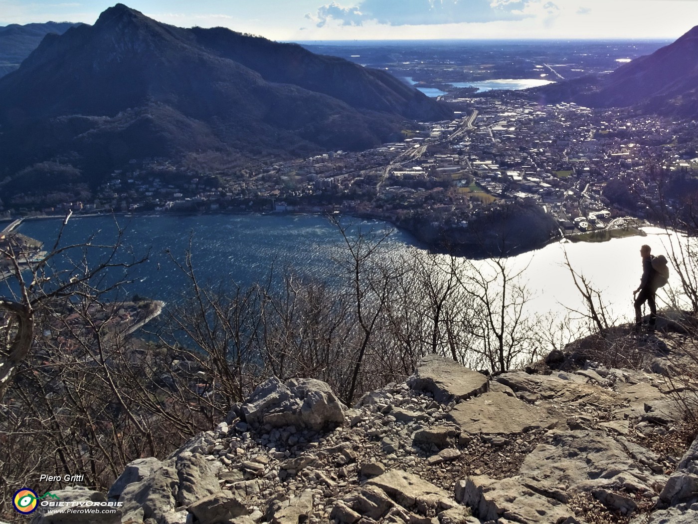 66 Quel ramo del Lago di Como in primo piano, Monte Barro a sx, Valmadrera al centro.JPG -                                